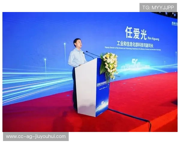 以舞台中央足球为核心展开的极限运动表演创新与视觉艺术融合探索